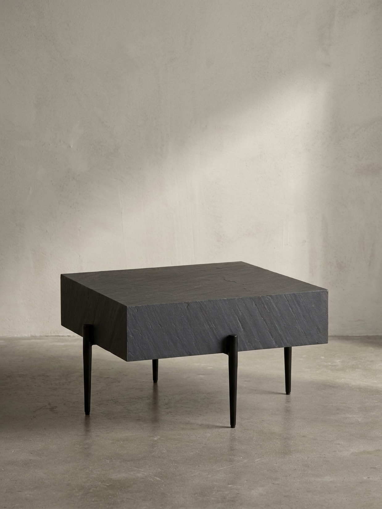 Couchtisch Quadratisch Anthrazit Steinoptik Metall 64x64x35 cm Modern Massiv