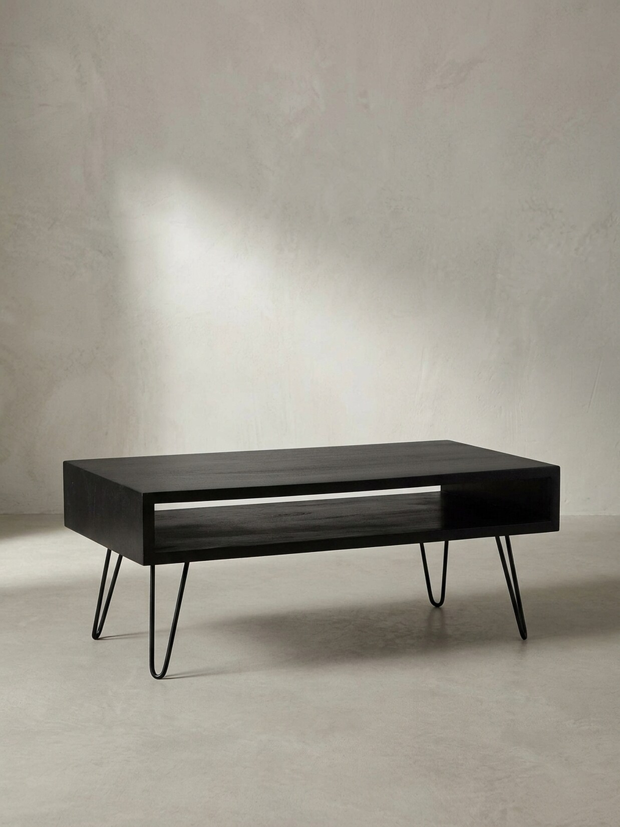 Couchtisch Mango Massivholz Metall 100x50x40cm mit Stauraum und Haarnadelbeinen