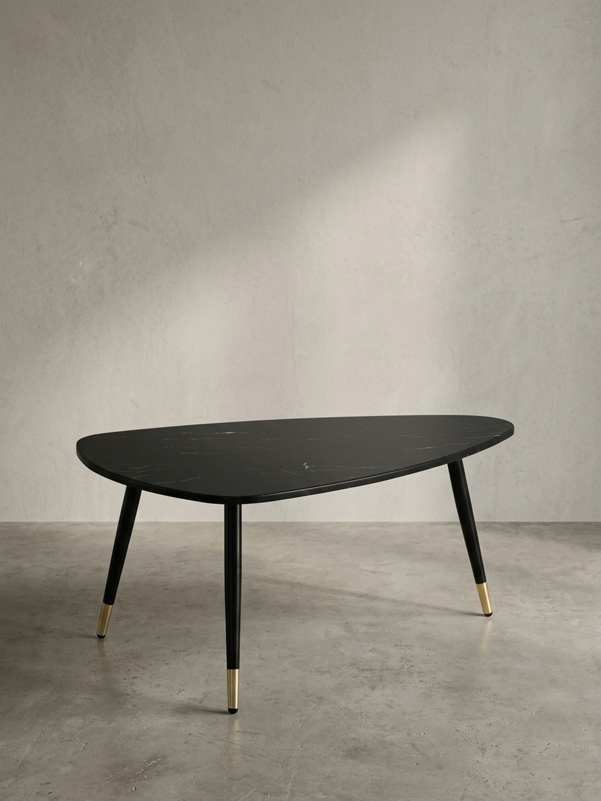 Couchtisch mit Marmor Optik, Dreibein, Metall-Gestell, Dreieckig, Schwarz 90x60x41 cm
