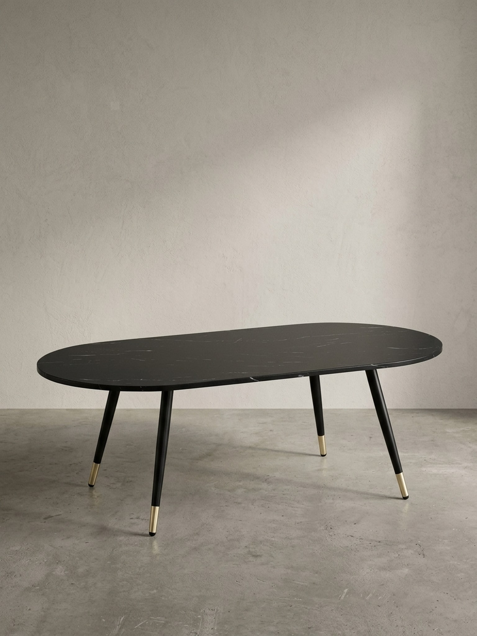 Couchtisch oval in Marmor-Optik &ndash; mit Metallgestell im modernen Design, Schwarz 120x60x42 cm 