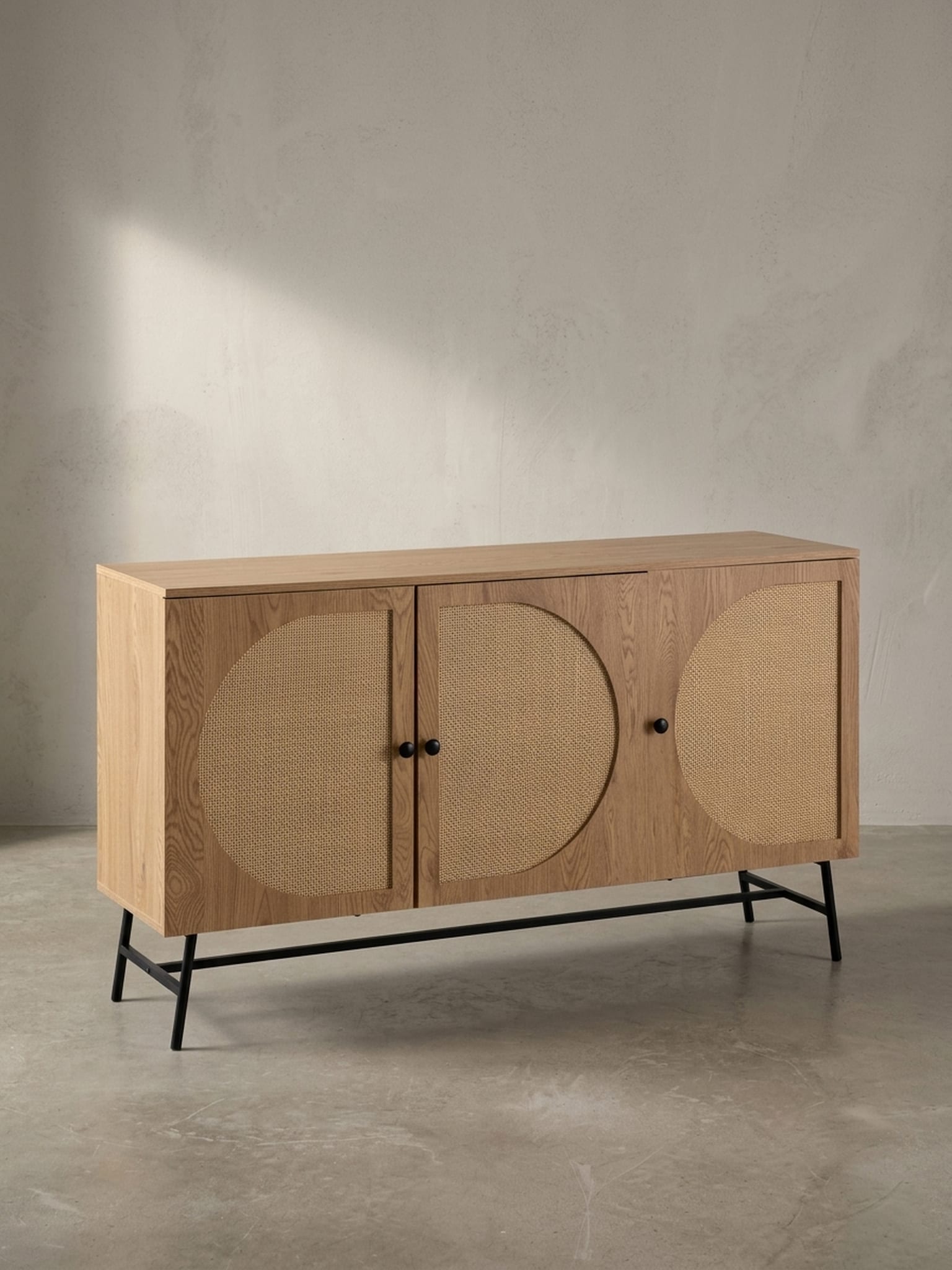 Sideboard &ndash; Eiche-Dekor/Rattan, 140x80x39&nbsp;cm, 3 T&uuml;ren, hoch 