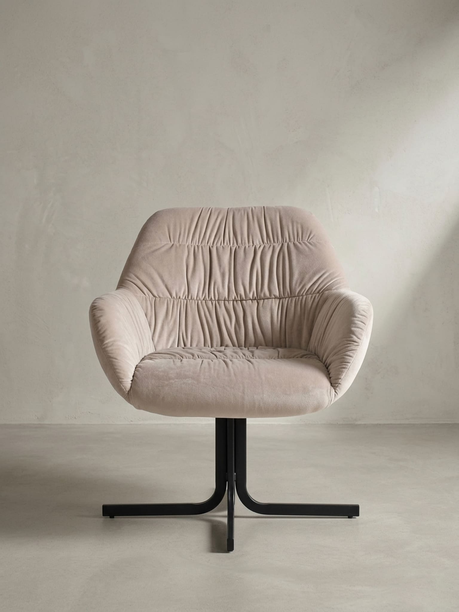 Loungesessel Samt mit Armlehnen und Metallgestell, gepolsterter Schalensitz, Beige 64x68x74 cm 