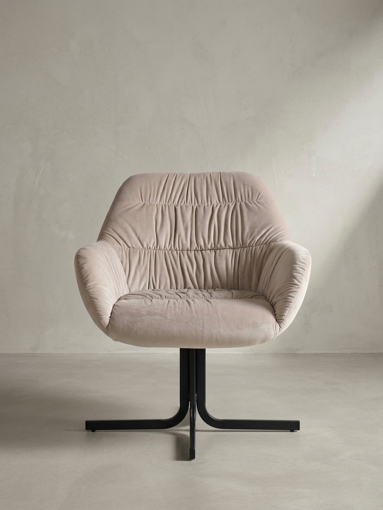 Loungesessel Samt mit Armlehnen und Metallgestell, gepolsterter Schalensitz, Beige 64x68x74 cm