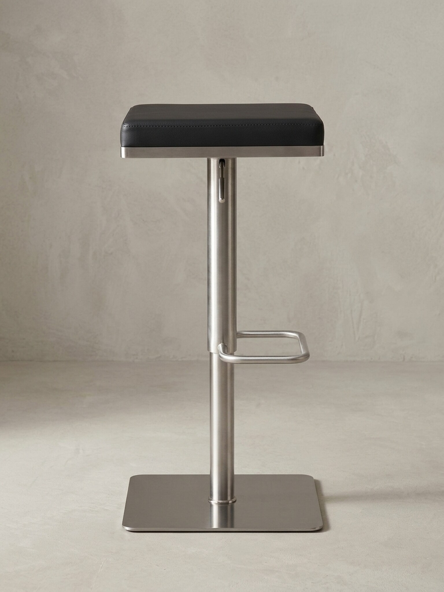 Barhocker &ndash; Schwarz, Kunstleder, Edelstahl, h&ouml;henverstellbar, drehbar, gepolstert, Modern 