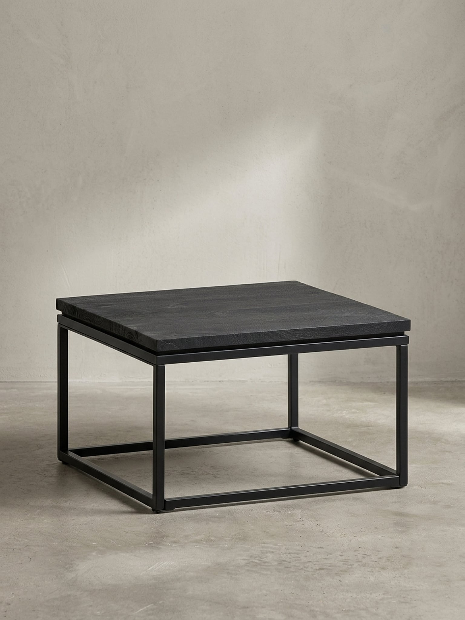 Couchtisch aus Mango Massivholz und Metall, Quadratisch, Nat&uuml;rliche Holzmaserung, Moderner Stil, Schwarz 60x60x35 cm 
