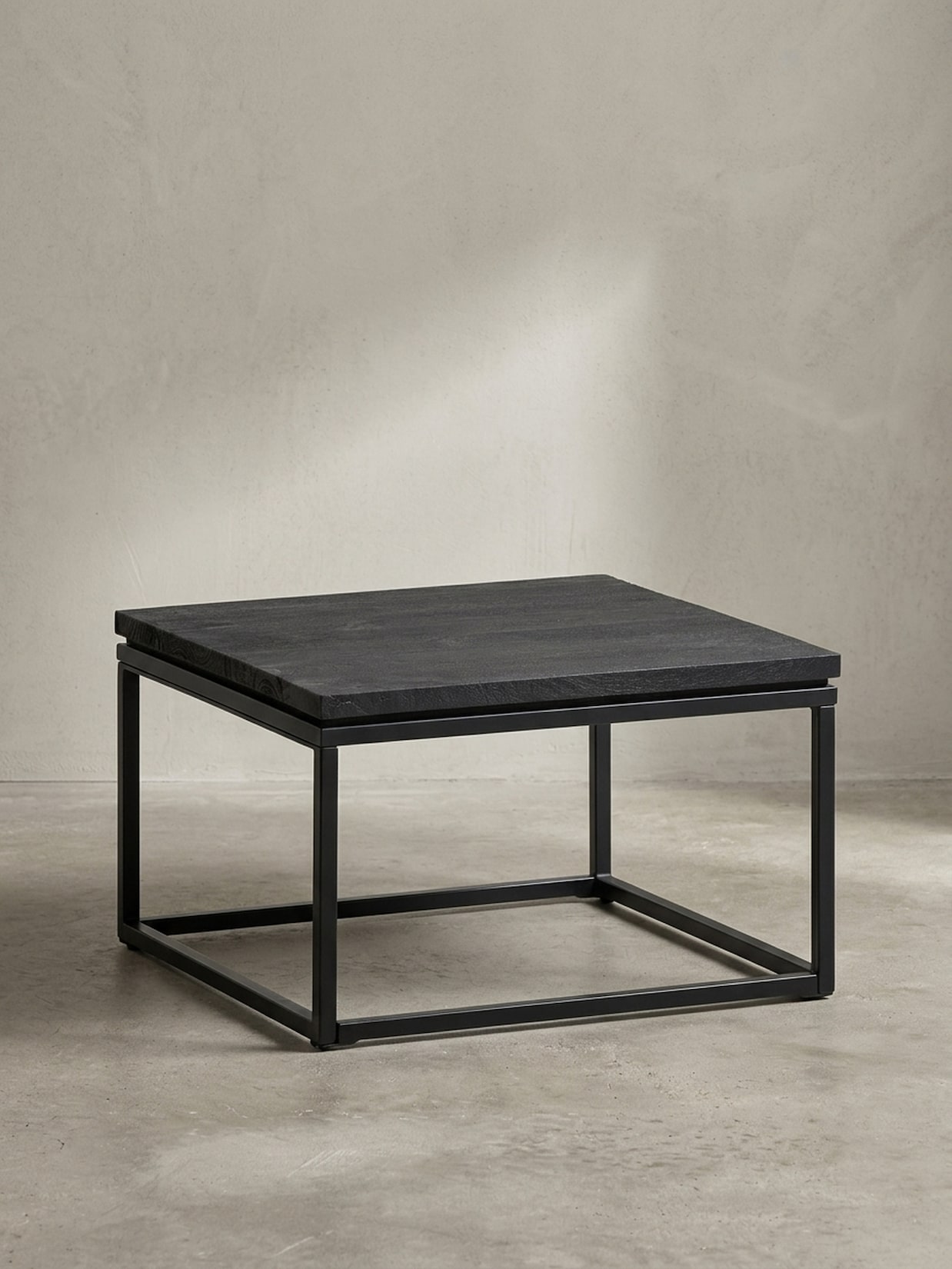 Couchtisch aus Mango Massivholz und Metall, Quadratisch, Natürliche Holzmaserung, Moderner Stil, Schwarz 60x60x35 cm