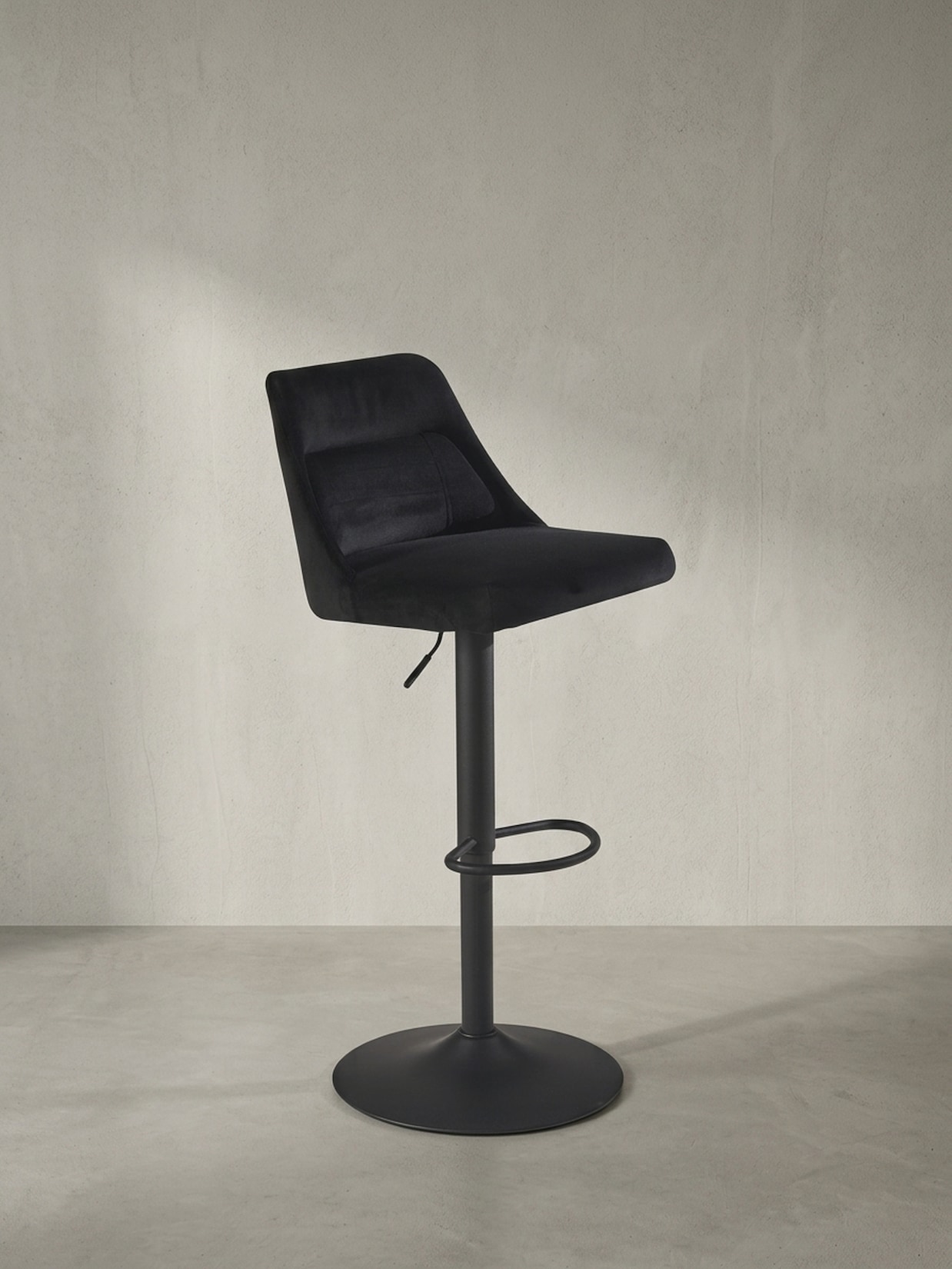 Barhocker Samt Lehne Höhenverstellbar Trompetenfuß Gepolstert, Schwarz 45x51x106 cm