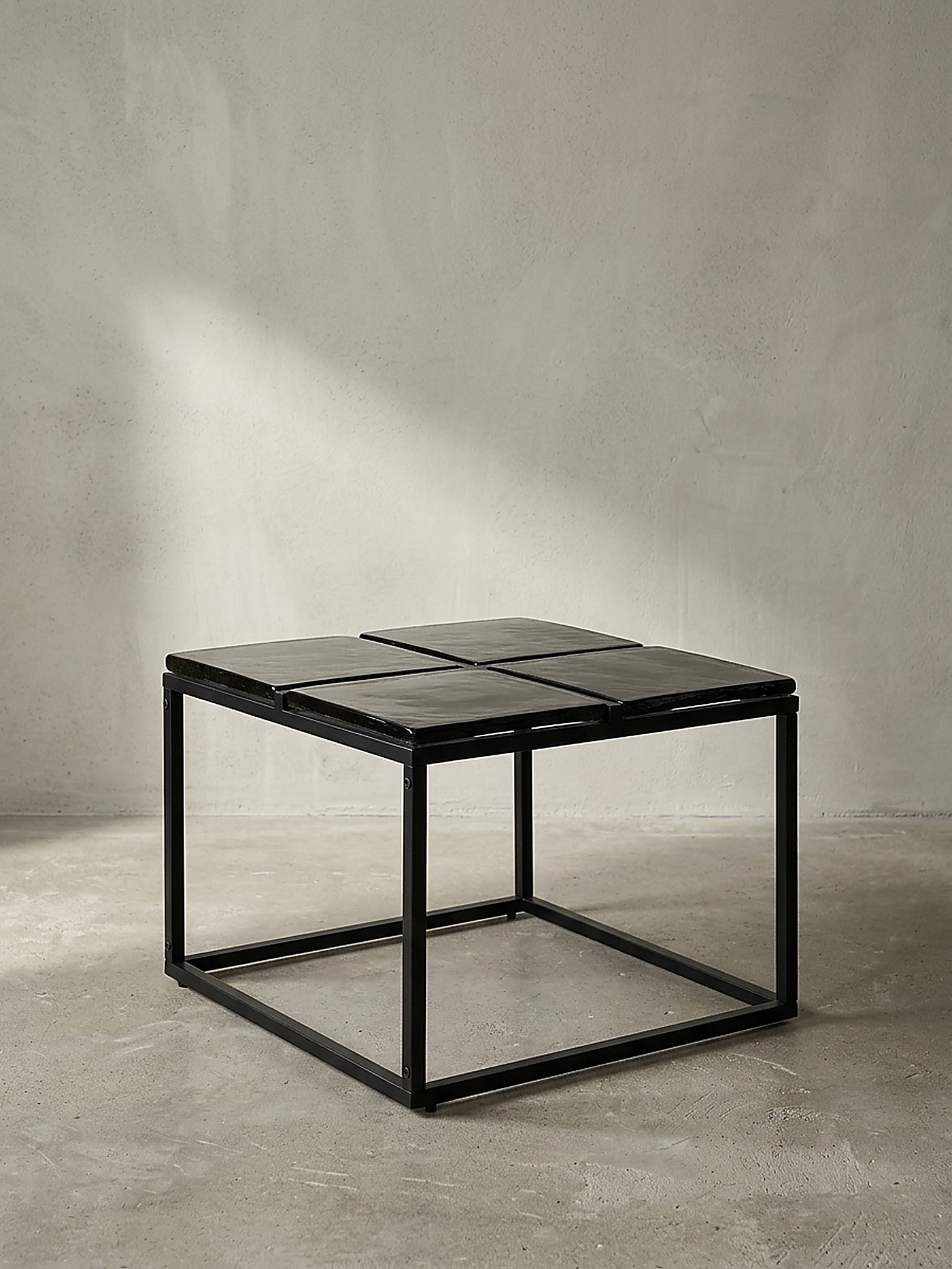 Couchtisch Quadratisch in Schwarz aus Glas und Metall, 58x58x43.5 cm 