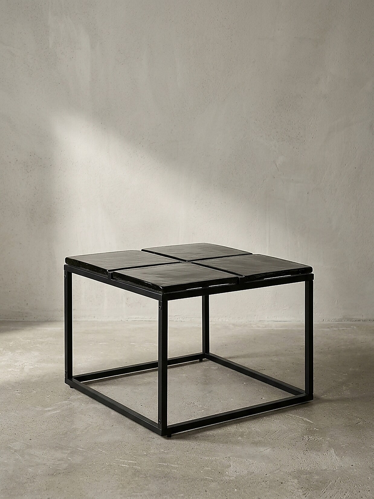 Couchtisch Quadratisch in Schwarz aus Glas und Metall, 58x58x43.5 cm