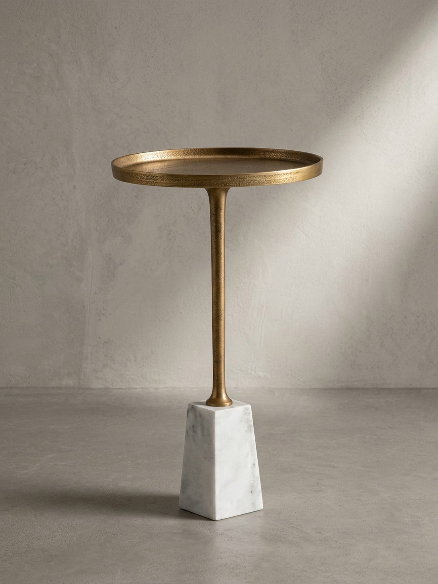 Beistelltisch &ndash; Rund Marmor Wei&szlig; Gold Metall 34x34x58 cm 
