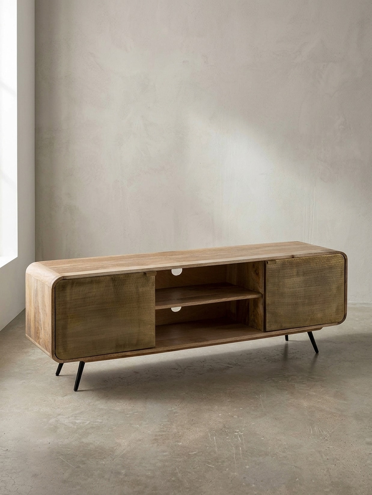 Lowboard Mango Massivholz Modern Stil 160x55x41 cm mit punzierten Türen