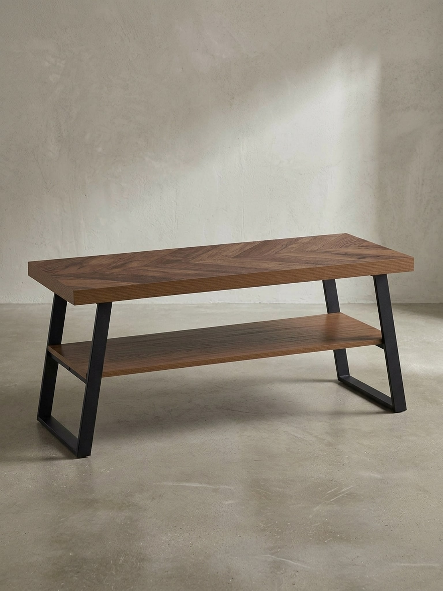 Couchtisch Braun Fischgr&auml;t-Muster 100x40x41cm mit Ablage und Metallgestell 