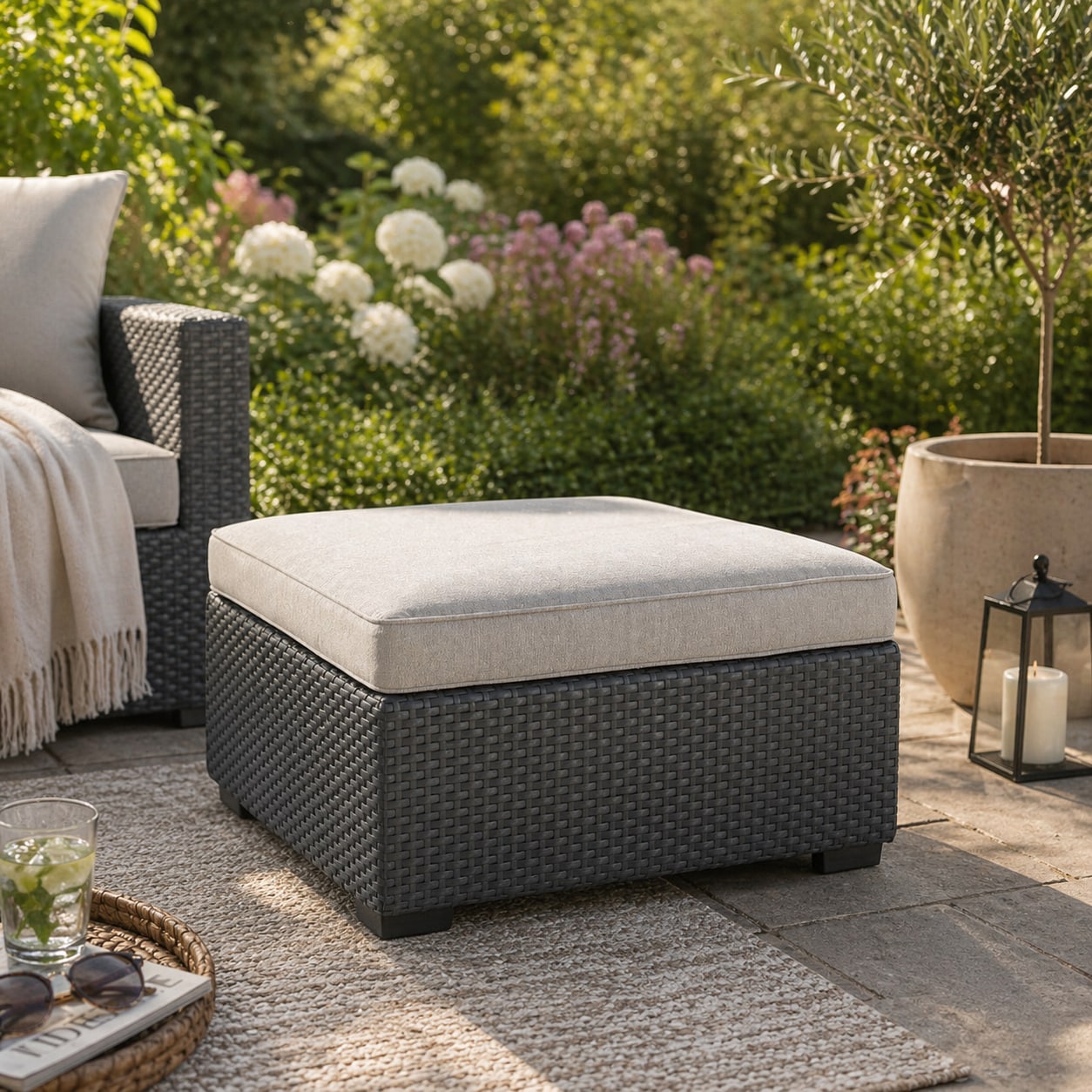 Allibert Salta Hocker mit Sand Kissen | Stilvoller Gartenhocker in Rattanoptik | Final Sale 
