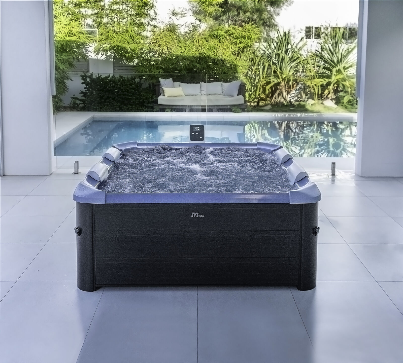 MSpa Whirlpool OSLO Sapphire inkl. LED, WiFi, UVC, 120 Luftd&uuml;sen, 8 Hydromassaged&uuml;sen 