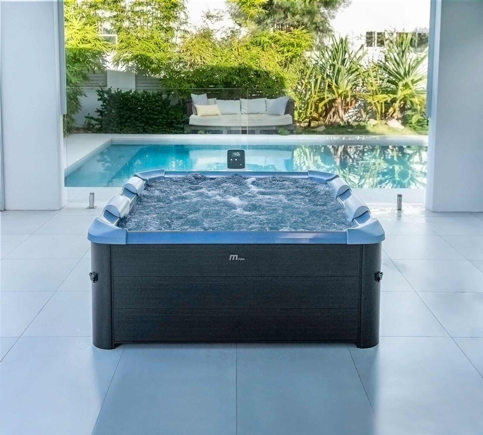 MSpa Whirlpool OSLO Sapphire 2026 inkl. LED, WiFi, UVC, 120 Luftdüsen, 8 Hydromassagedüsen