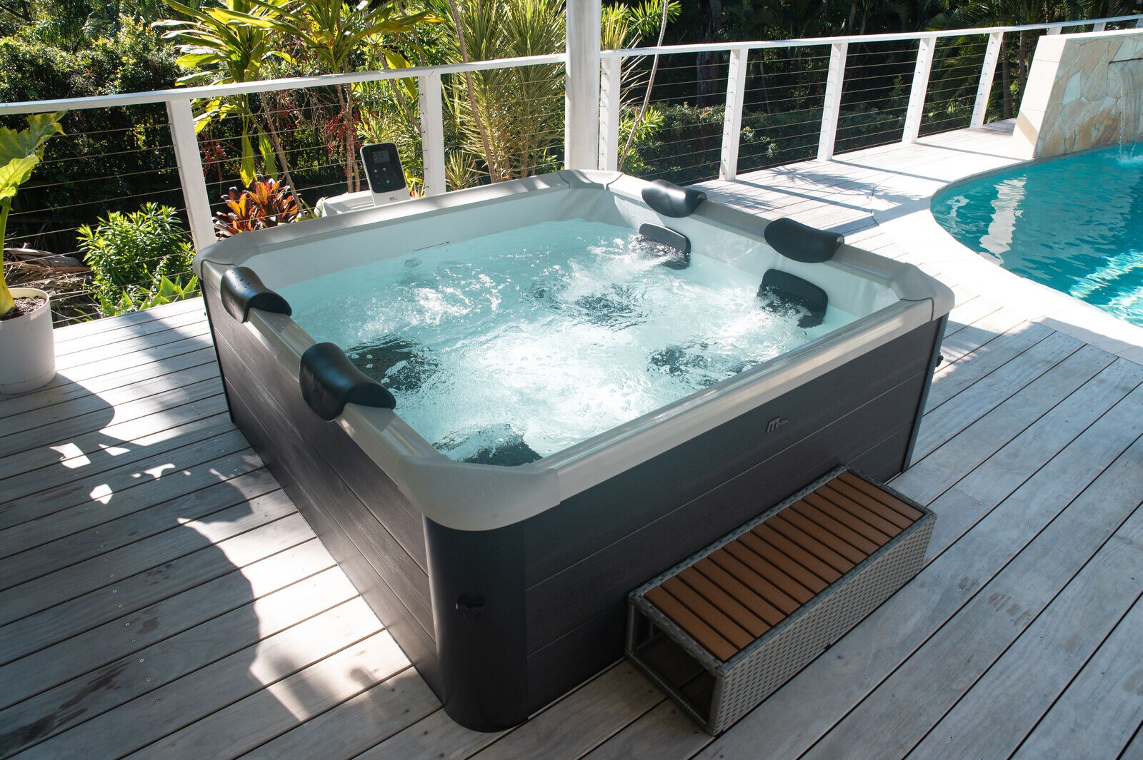 MSpa Whirlpool OSLO AERO PLUS 2026 XXL 180cm inkl. App, LED, 8 Hydromassagedüsen, 140 Luftdüsen