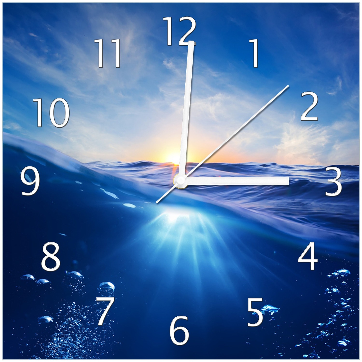 Wallario Uhr 30 x 30 cm, wei&szlig;e Zeiger Wellen im Meer bei Sonnenuntergang 