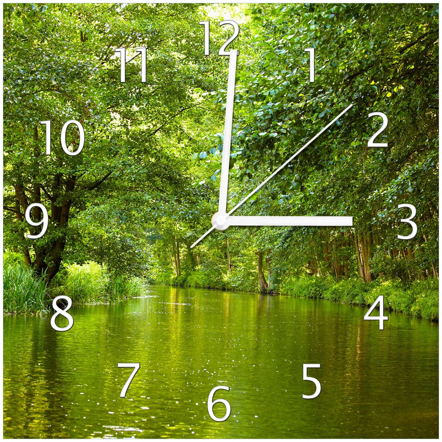 Wallario Uhr 30 x 30 cm, wei&szlig;e Zeiger Spreewald in Brandenburg  gr&uuml;ne W&auml;lder und Spiegelungen im Wasser 