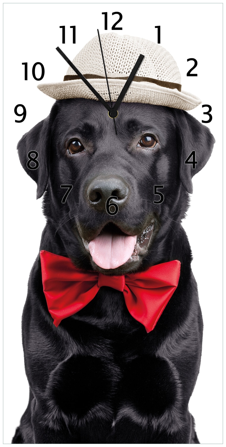 Wallario Uhr 30 x 30 cm, schwarze Zeiger Schwarzer Labrador Retriever mit roter Fliege und M&uuml;tze 