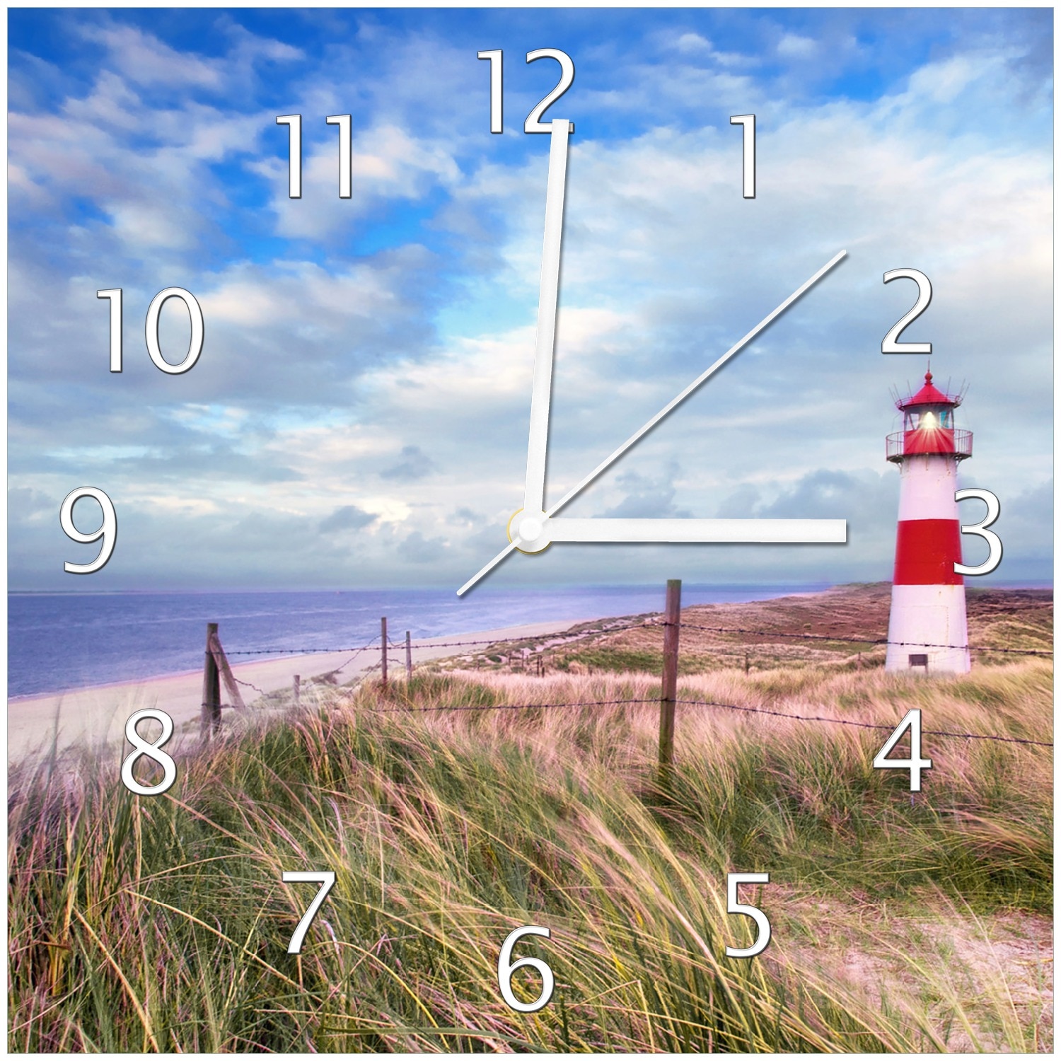Wallario Uhr 20 x 20 cm, wei&szlig;e Zeiger Leuchtturm am Strand von Sylt 