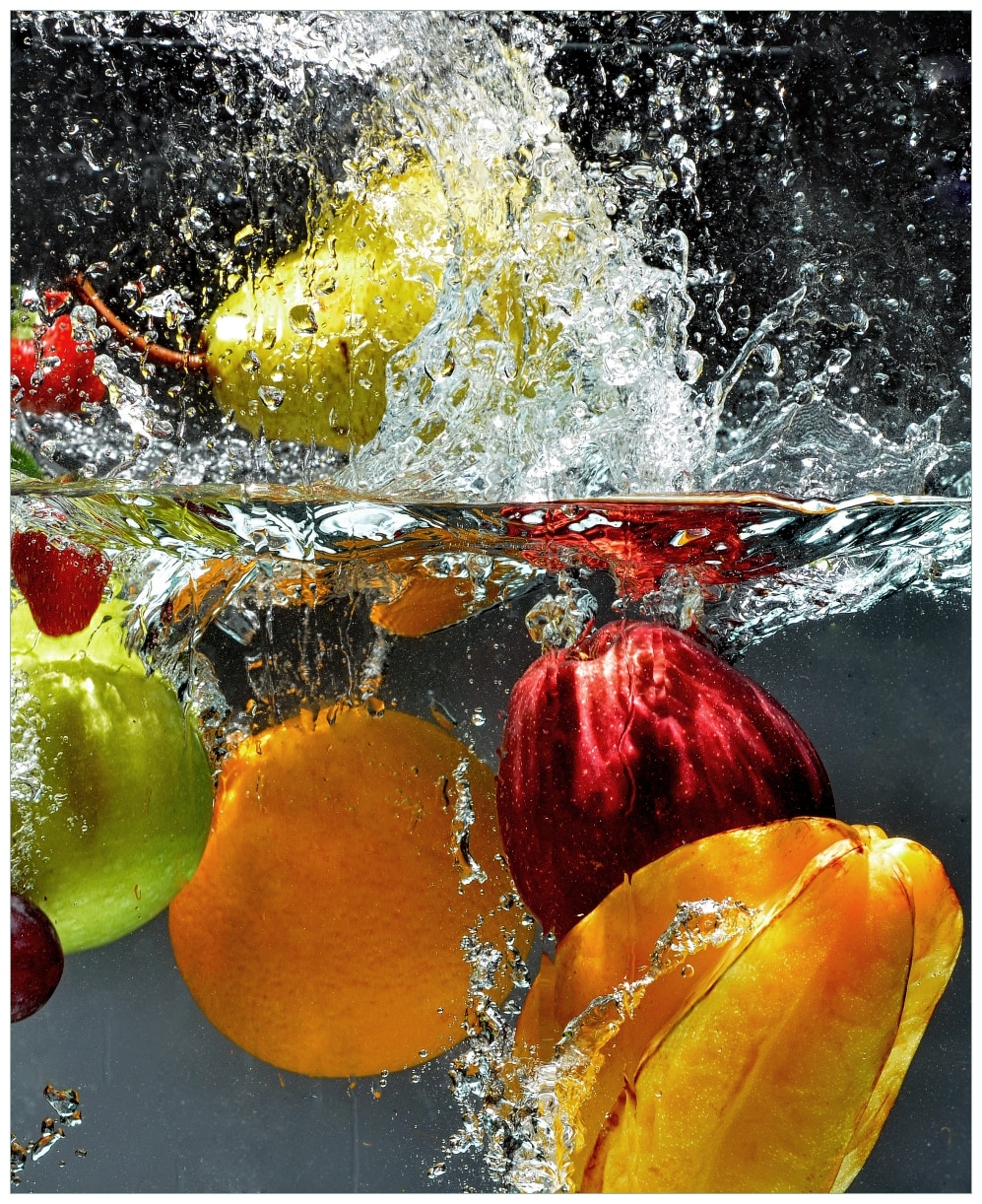Wallario Magnetfolie 60 x 60 cm Fr&uuml;chte im und unter Wasser - Splashing Fruits 